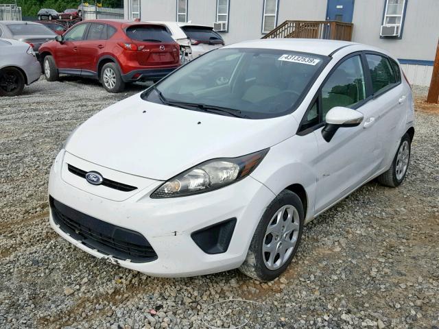 3FADP4EJ5DM213525 - 2013 FORD FIESTA SE WHITE photo 2