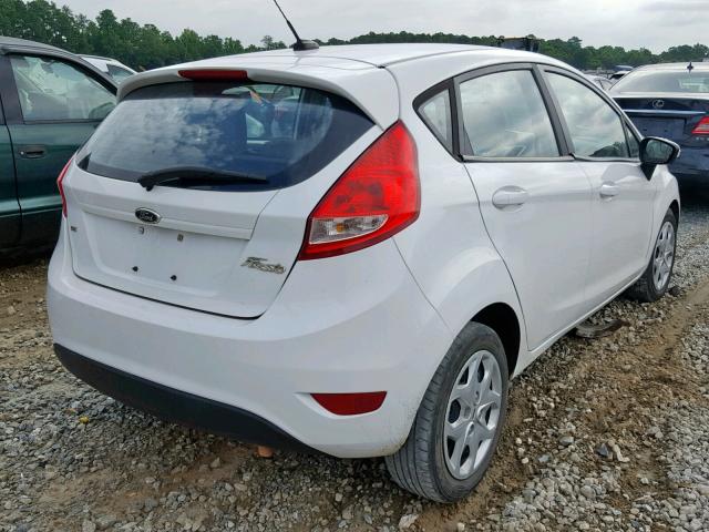 3FADP4EJ5DM213525 - 2013 FORD FIESTA SE WHITE photo 4