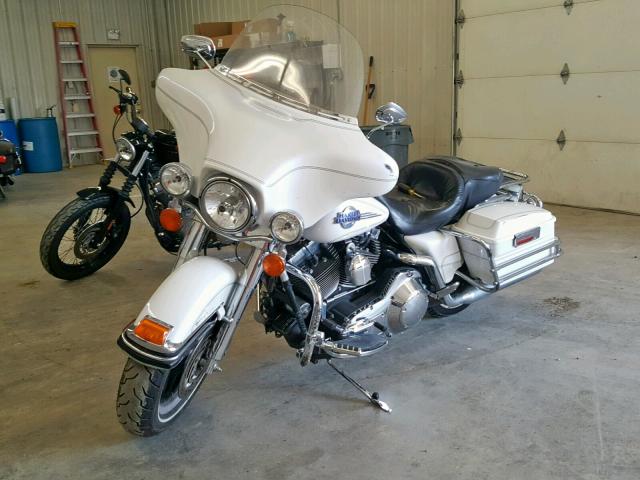 1HD1FCW196Y610248 - 2006 HARLEY-DAVIDSON FLHTCUI WHITE photo 2