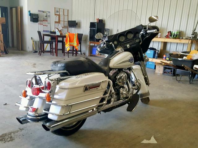 1HD1FCW196Y610248 - 2006 HARLEY-DAVIDSON FLHTCUI WHITE photo 4