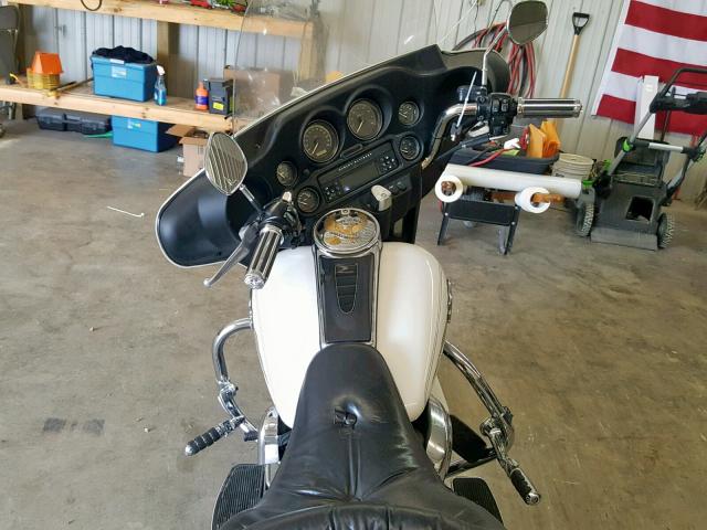 1HD1FCW196Y610248 - 2006 HARLEY-DAVIDSON FLHTCUI WHITE photo 5