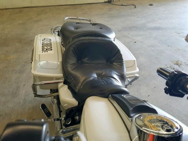 1HD1FCW196Y610248 - 2006 HARLEY-DAVIDSON FLHTCUI WHITE photo 6