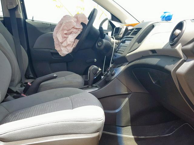 1G1JA5SH8D4125563 - 2013 CHEVROLET SONIC LS 黑色 照片 5