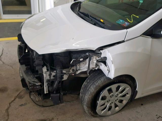 KMHD35LH1GU304959 - 2016 HYUNDAI ELANTRA GT WHITE photo 9