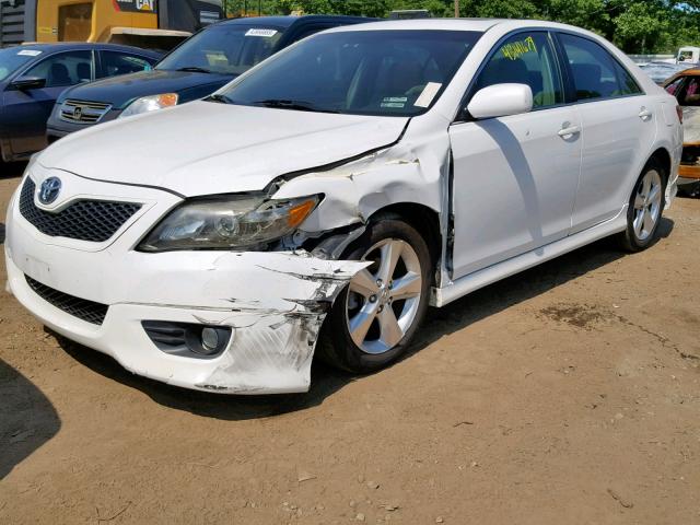 4T1BF3EK6BU699791 - 2011 TOYOTA CAMRY BASE WHITE photo 2