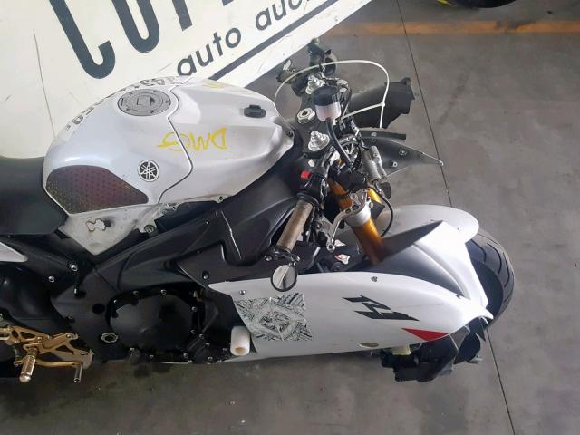 JYARN23Y6AA001988 - 2010 YAMAHA YZFR1 WHITE photo 5