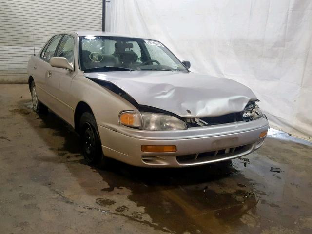 4T1BG12K3TU817965 - 1996 TOYOTA CAMRY DX SILVER photo 1