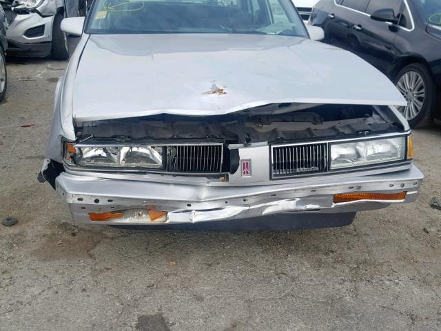 1G3HY54C9K1809068 - 1989 OLDSMOBILE DELTA 88 R GRAY photo 9