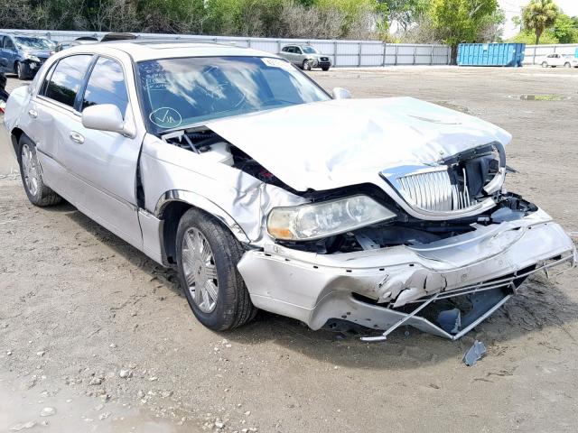 1LNHM83W93Y618957 - 2003 LINCOLN TOWN CAR C SILVER photo 1