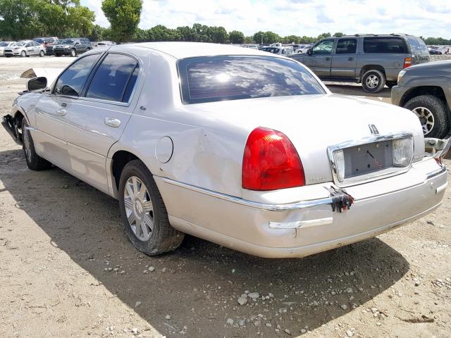 1LNHM83W93Y618957 - 2003 LINCOLN TOWN CAR C SILVER photo 3