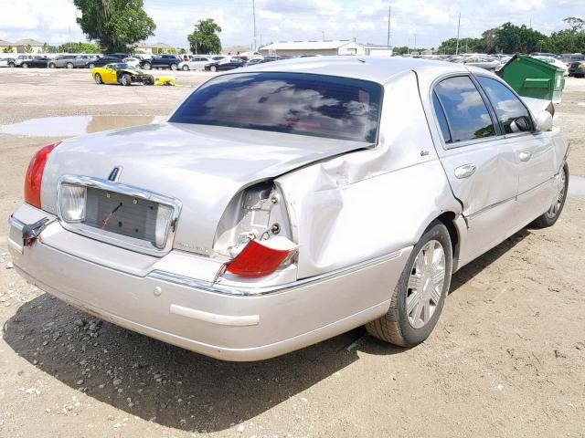 1LNHM83W93Y618957 - 2003 LINCOLN TOWN CAR C SILVER photo 4