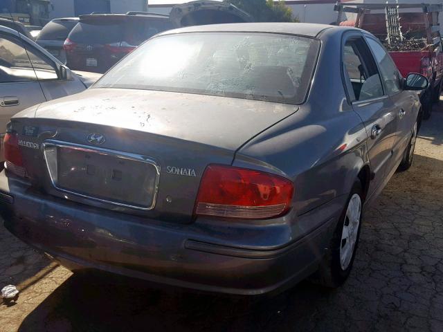 KMHWF25S42A689256 - 2002 HYUNDAI SONATA GL GRAY photo 4