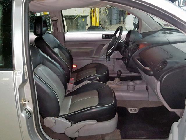 3VWBB61C2WM034443 - 1998 VOLKSWAGEN NEW BEETLE ვერცხლისფერი ფოტო 5