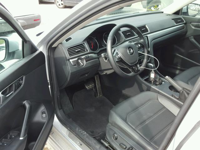 1VWDT7A31HC008562 - 2017 VOLKSWAGEN PASSAT R-L SILVER photo 9