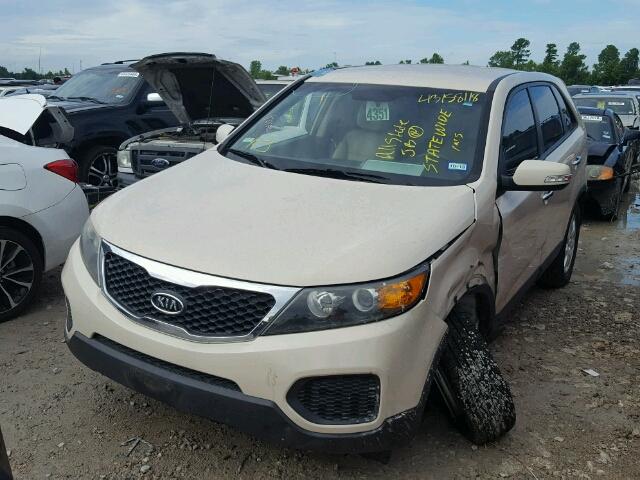 5XYKT3A11BG135641 - 2011 KIA SORENTO BA CREAM photo 2