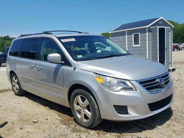 2V8HW34189R609494 - 2009 VOLKSWAGEN ROUTAN SE SILVER photo 1