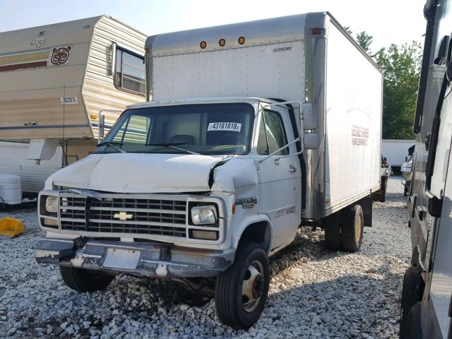 2GBHG31K8P4135051 - 1993 CHEVROLET BOX TRUCK WHITE photo 2