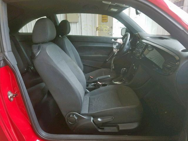 3VWFX7AT8DM605147 - 2013 VOLKSWAGEN BEETLE RED photo 5