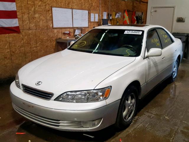 JT8BF28G3Y0248452 - 2000 LEXUS ES 300 WHITE photo 2