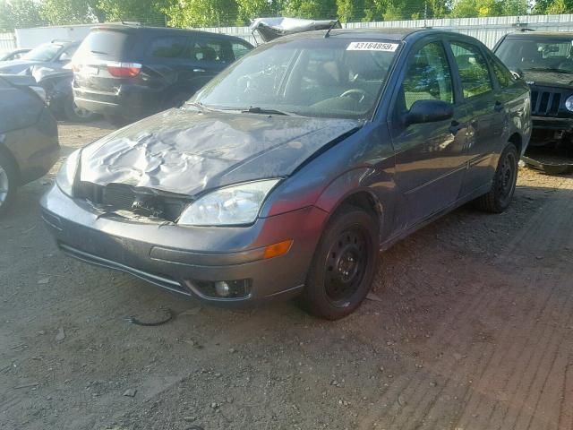 1FAHP34N76W244794 - 2006 FORD FOCUS ZX4 GRAY photo 2