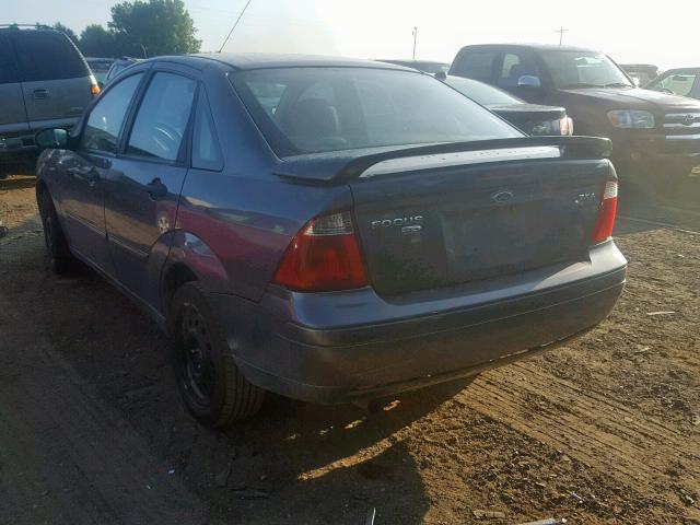 1FAHP34N76W244794 - 2006 FORD FOCUS ZX4 GRAY photo 3