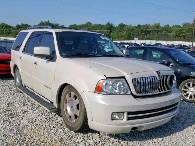 5LMFU28596LJ11334 - 2006 LINCOLN NAVIGATOR أبيض صورة 1