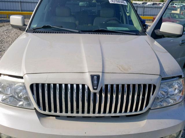 5LMFU28596LJ11334 - 2006 LINCOLN NAVIGATOR أبيض صورة 7
