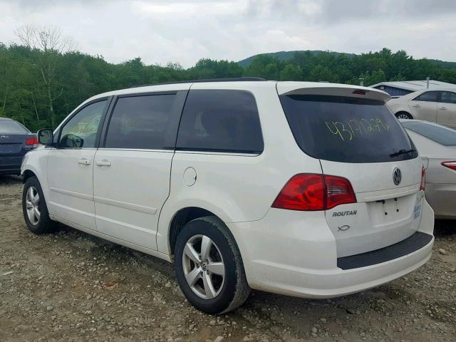 2V4RW3DG1BR668287 - 2011 VOLKSWAGEN ROUTAN SE WHITE photo 3