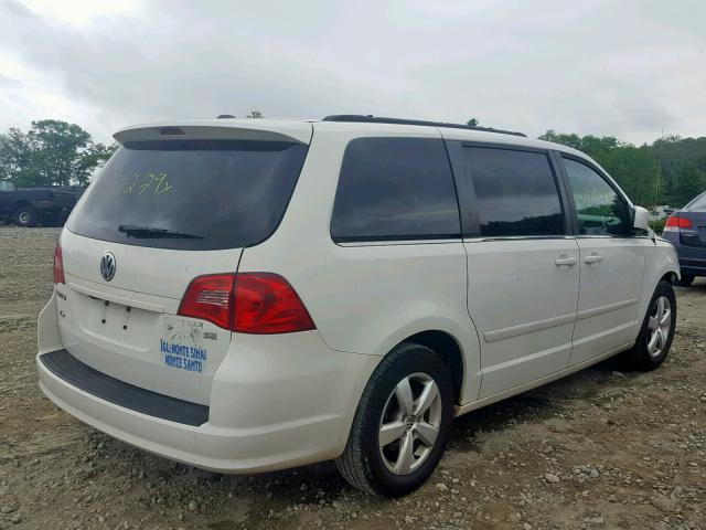 2V4RW3DG1BR668287 - 2011 VOLKSWAGEN ROUTAN SE WHITE photo 4