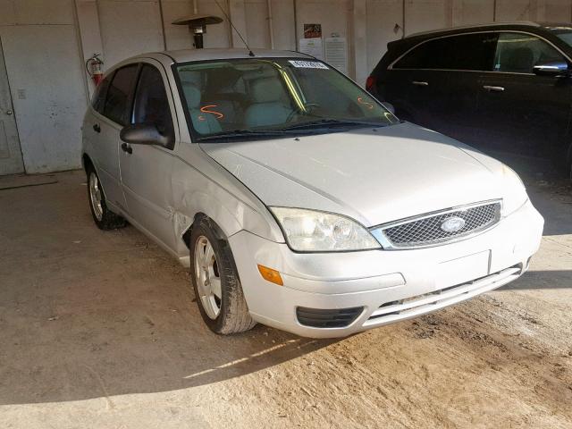 3FAFP37N05R130513 - 2005 FORD FOCUS ZX5 SILVER photo 1