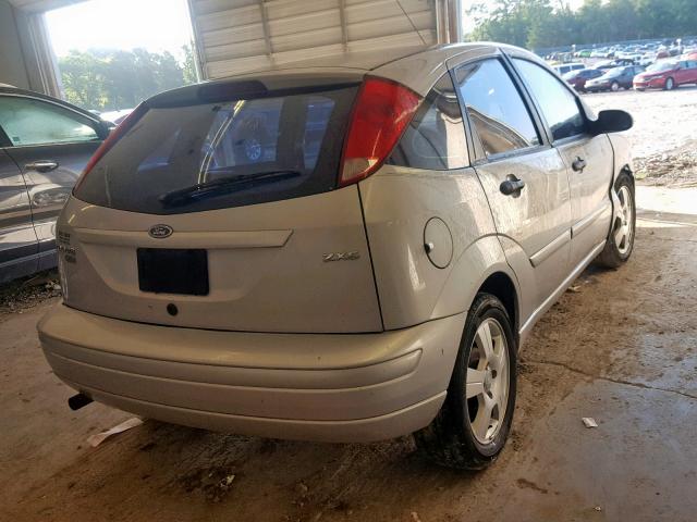 3FAFP37N05R130513 - 2005 FORD FOCUS ZX5 SILVER photo 4