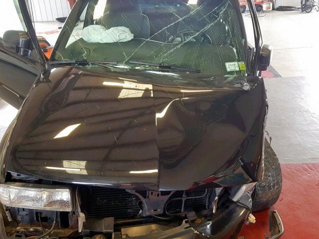 1GNCT18W62K217618 - 2002 CHEVROLET BLAZER BLACK photo 7