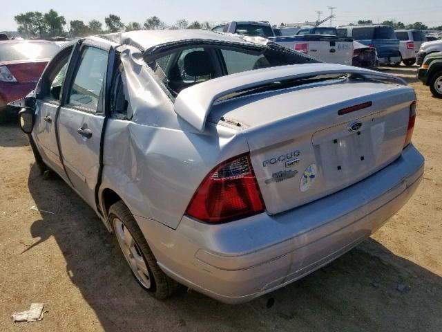 1FAHP34N77W145622 - 2007 FORD FOCUS ZX4 SILVER photo 3