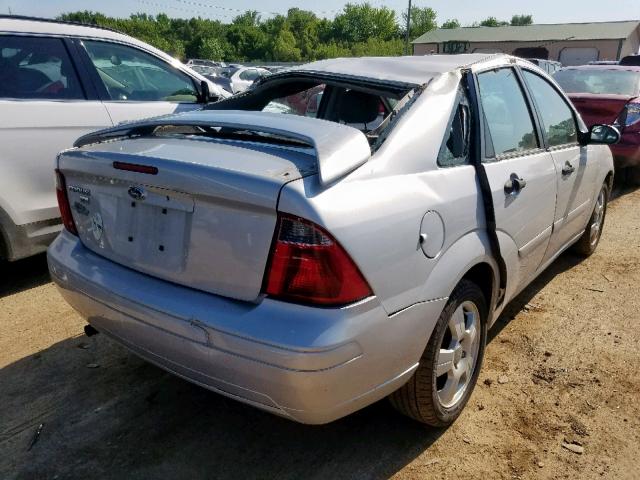 1FAHP34N77W145622 - 2007 FORD FOCUS ZX4 SILVER photo 4