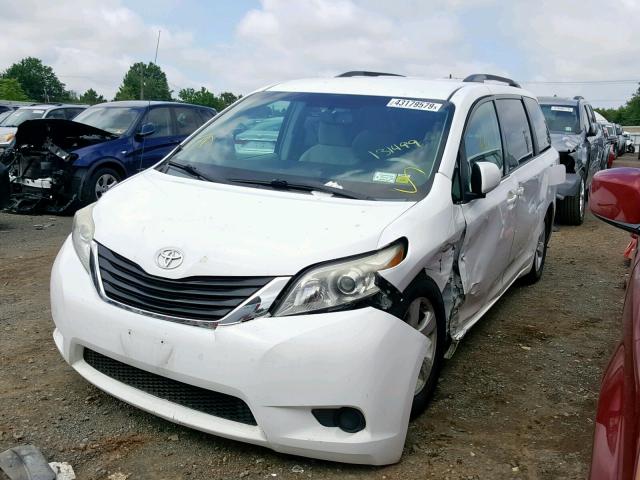 5TDKK3DC8BS154268 - 2011 TOYOTA SIENNA LE WHITE photo 2