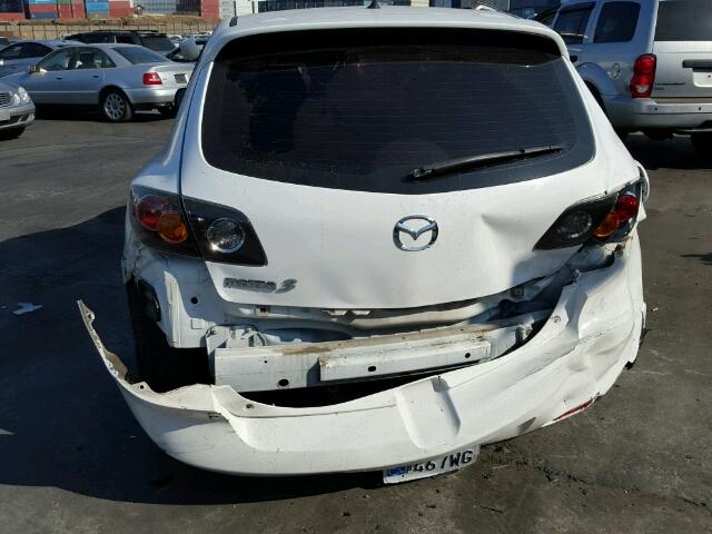 JM1BK143651274043 - 2005 MAZDA 3 HATCHBAC WHITE photo 9