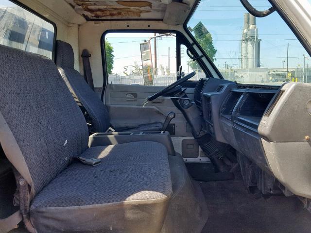 J8DC4B1K6S7003071 - 1995 GMC 4000 W4S04 WHITE photo 5