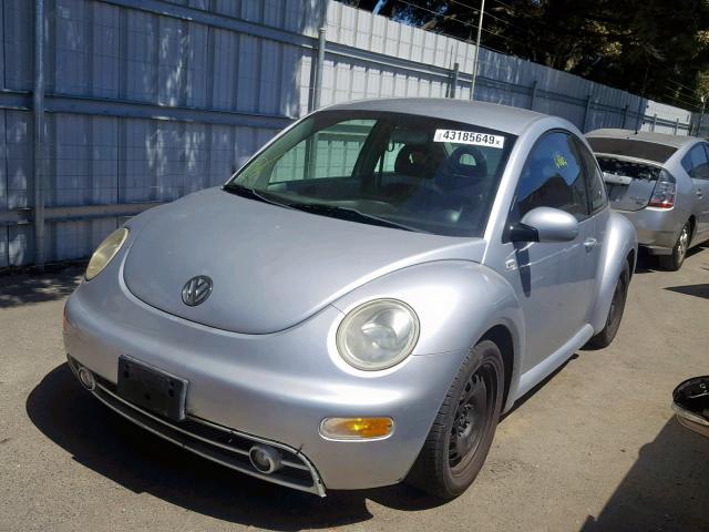 3VWCK21CX2M407526 - 2002 VOLKSWAGEN NEW BEETLE ვერცხლისფერი ფოტო 2
