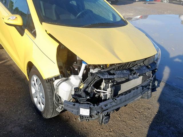 KNADM4A39G6572243 - 2016 KIA RIO LX YELLOW photo 9