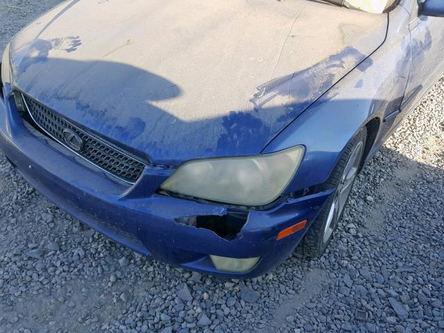 JTHBD192030074304 - 2003 LEXUS IS 300 BLUE photo 9