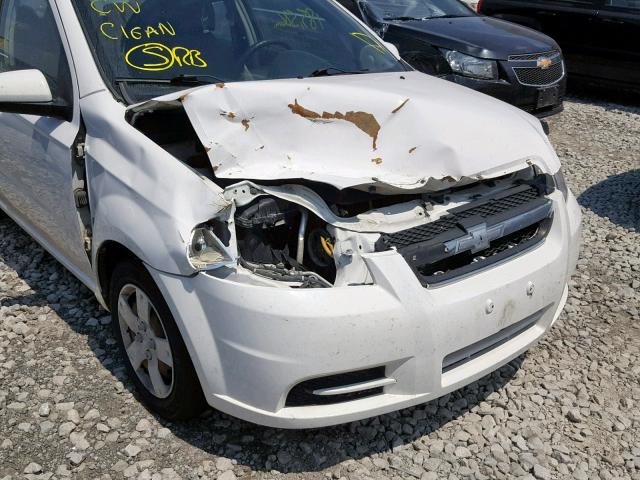 KL1TD56E19B662440 - 2009 CHEVROLET AVEO LS WHITE photo 9