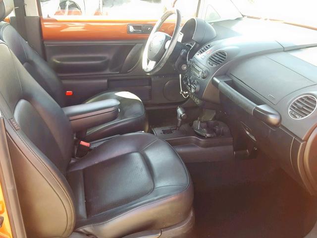 3VWPG3AGXAM014670 - 2010 VOLKSWAGEN NEW BEETLE ნარინჯისფერი ფოტო 5