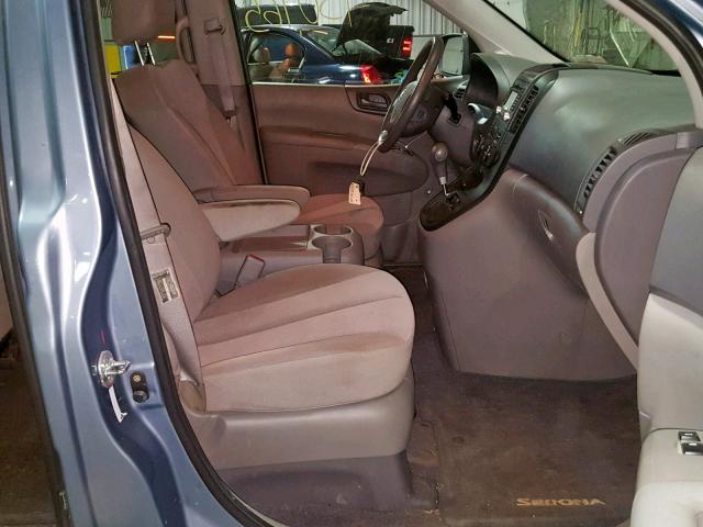 KNDMG4C71B6393472 - 2011 KIA SEDONA LX BLUE photo 5