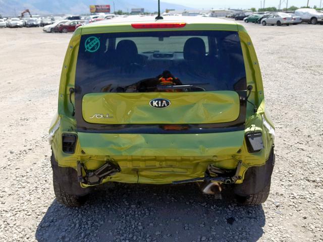 KNDJN2A25F7812055 - 2015 KIA SOUL GREEN photo 9