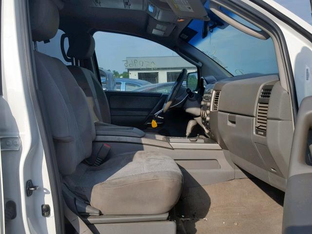 5N1AA08B75N735510 - 2005 NISSAN ARMADA SE WHITE photo 5