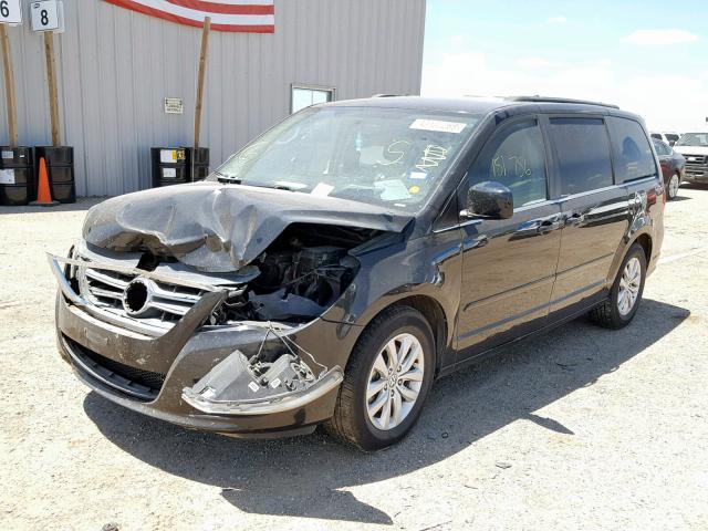 2C4RVABGXCR354899 - 2012 VOLKSWAGEN ROUTAN SE BLACK photo 2