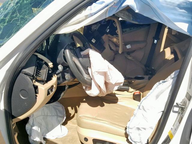 WBAVM5C56DVV89947 - 2013 BMW X1 XDRIVE3 WHITE photo 5