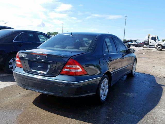 WDBRF61J75F568684 - 2005 MERCEDES-BENZ C 240 BLUE photo 4