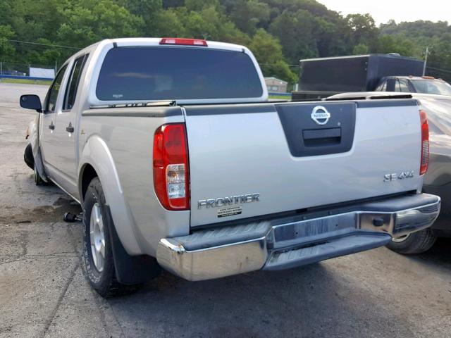 1N6AD07WX7C401547 - 2007 NISSAN FRONTIER C SILVER photo 3