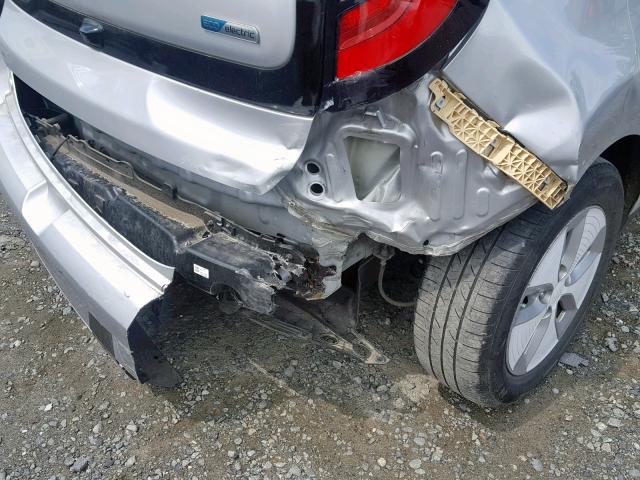 KNDJP3AE0G7013330 - 2016 KIA SOUL EV SILVER photo 9